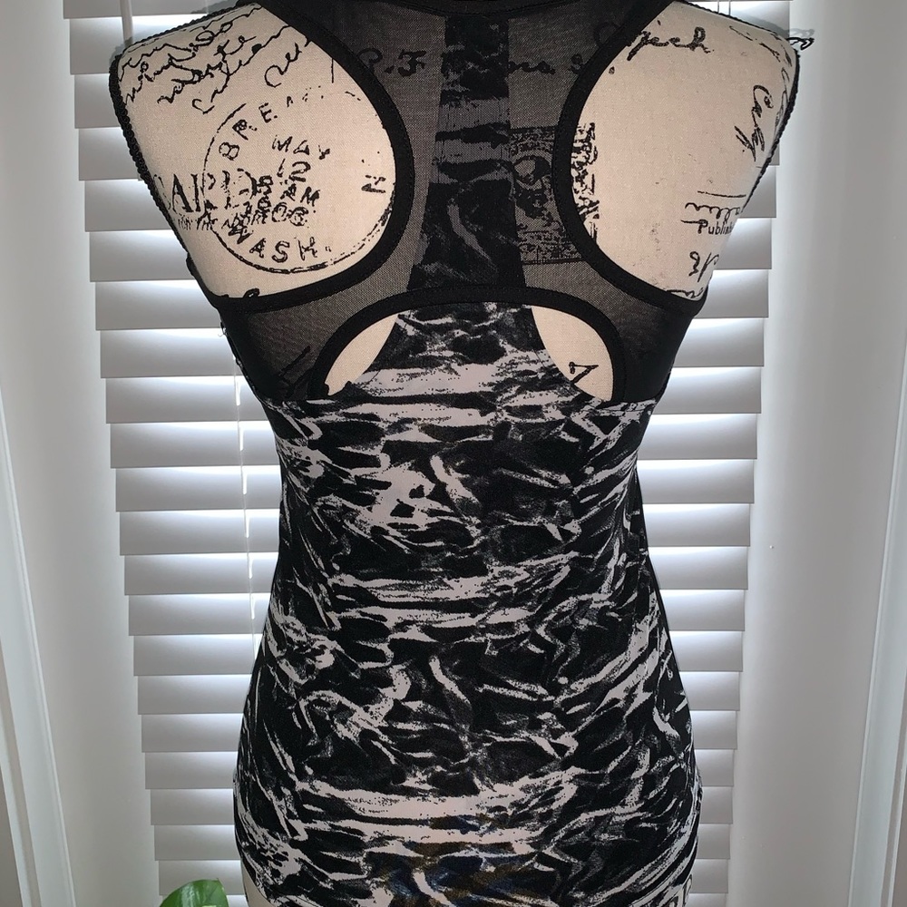 Black/White Spandex Workout Top - Small